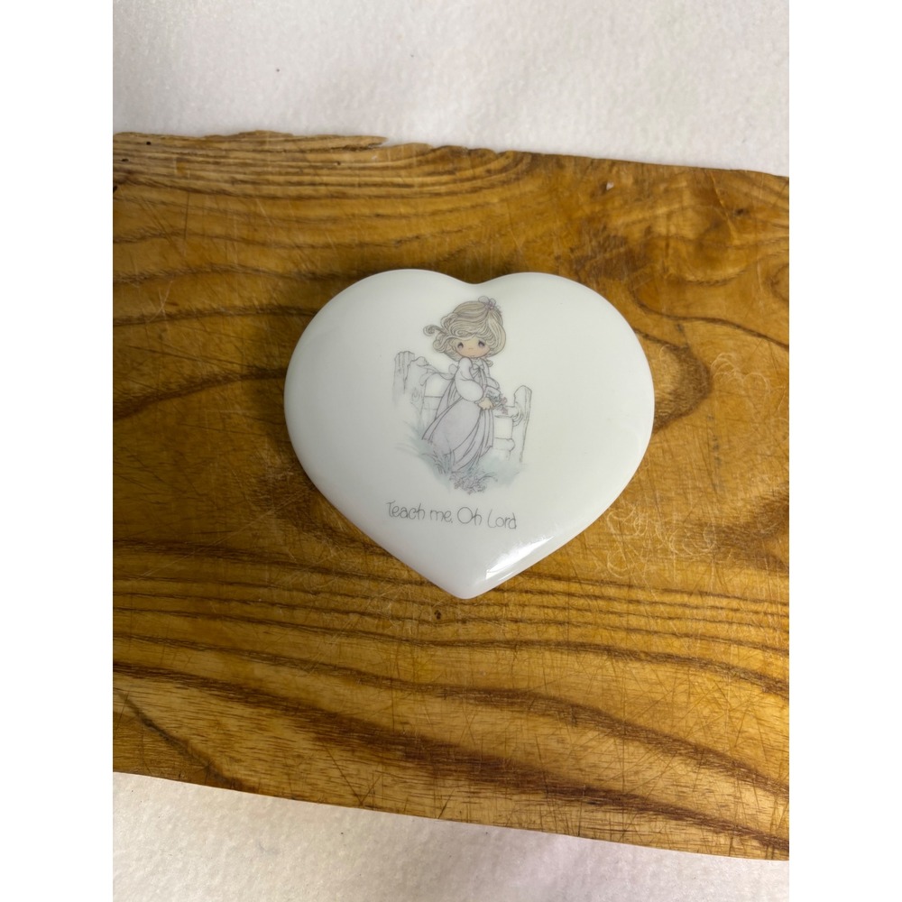 Vintage Precious Moments Enesco Small White Heart Trinket Box 1983